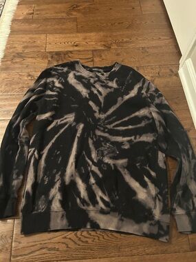 Women's Black and Gray Tie-Dye Crewneck Sweater